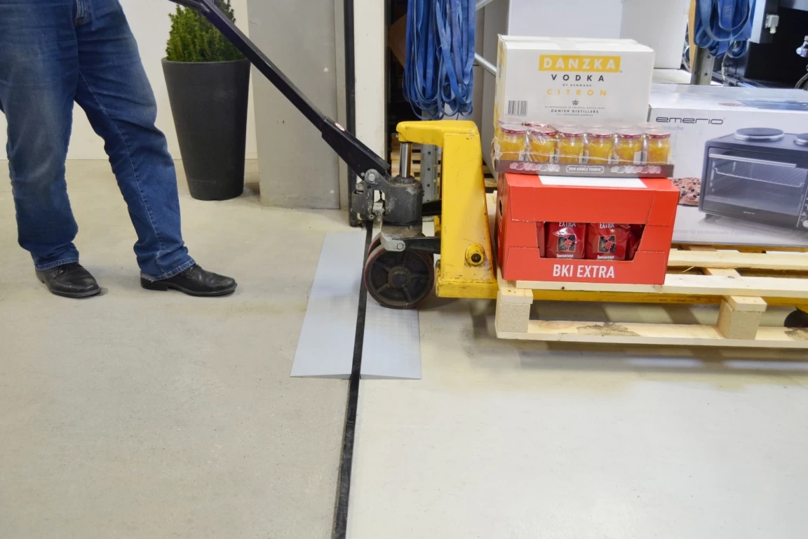 Drempelhulp 16mm hoogte (LxB) 1000x150mm inclusief 4 stuks Quickpads 3M - Afbeelding 5