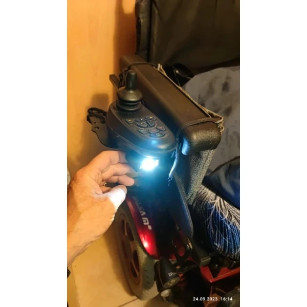 Koplamp met USB en XLR-aansluiting (voor montage in de laadplug van de scooter) - Afbeelding 2